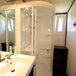 Zecamping 3 Etoiles Dog Friendly Avec Piscine Couverte Et Chauffee 샬레