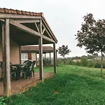 Zecamping 3 Dog Friendly Avec Piscine Couverte Et Chauffee مونكلار دو كيارْسي