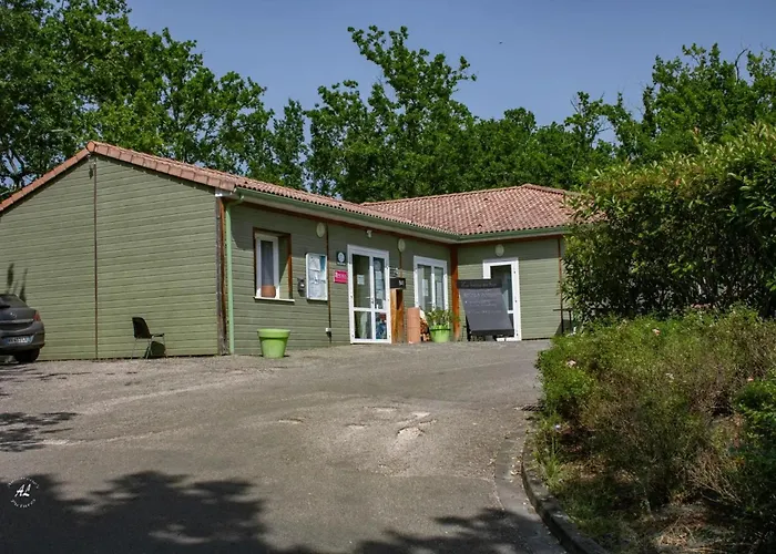 Zecamping 3 Dog Friendly Avec Piscine Couverte Et Chauffée Monclar-de-Quercy