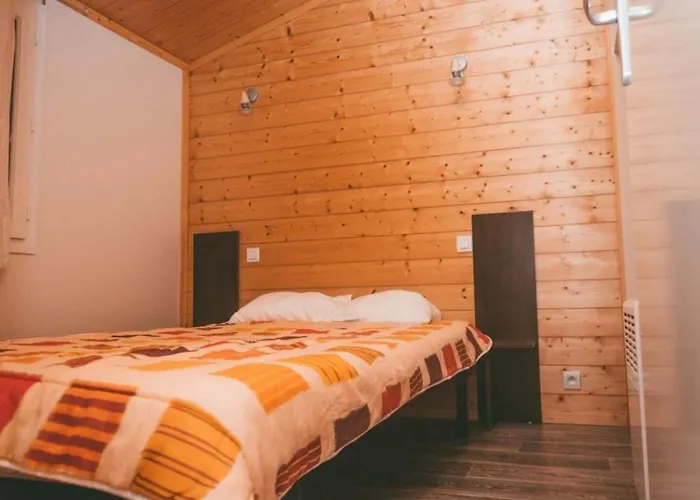 Zecamping 3 Dog Friendly Avec Piscine Couverte Et Chauffée Chalet